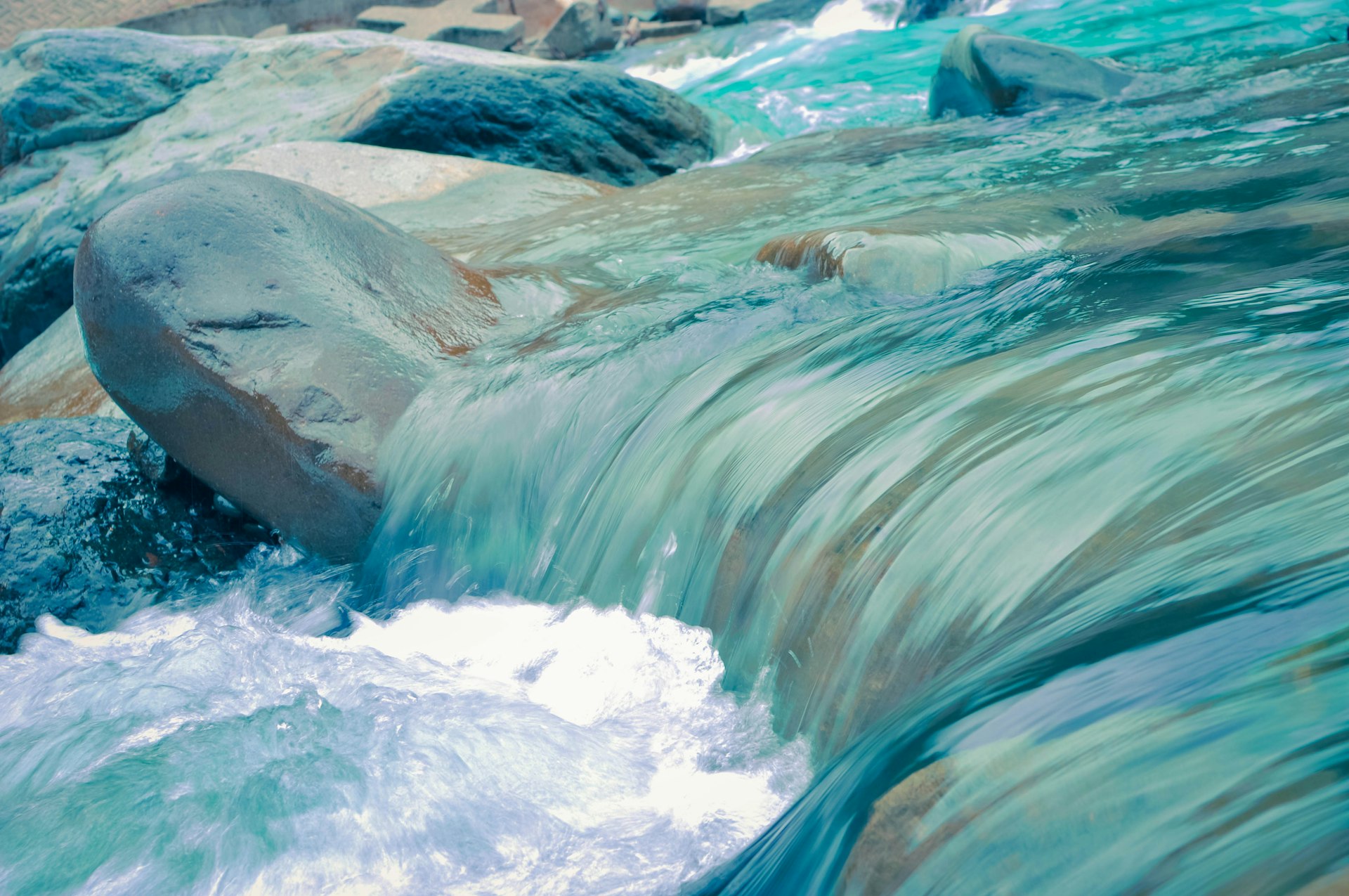 clear blue running water - ergonomic design